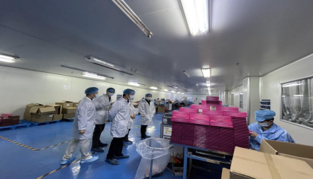 跨境揚(yáng)帆，美妝出海——我院院長(zhǎng)侯鐵軍一行赴義烏開(kāi)展化妝品跨境電商專(zhuān)題調(diào)研